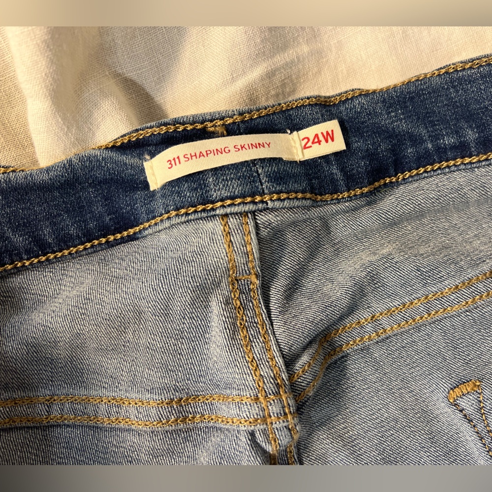 Levi’s 311 shaping skinny hypersoft jeans - Picture 8 of 16